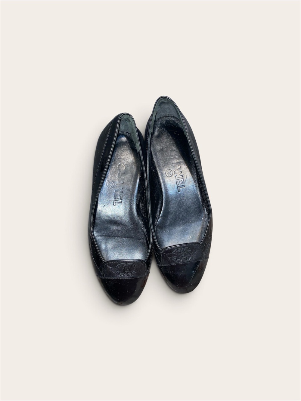 CHANEL Black Leather Cap-Toe Flats with Logo Motif